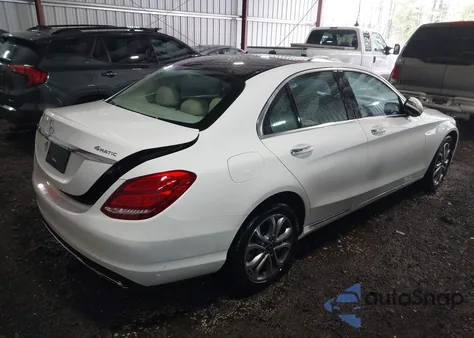 2018 Mercedes-Benz C 300 4Matic z USA, uszkodzony, nr VIN WDDWF4KB1JR356717